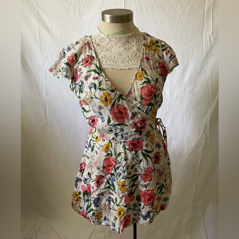 Hollister romper, size medium, floral, wrap front